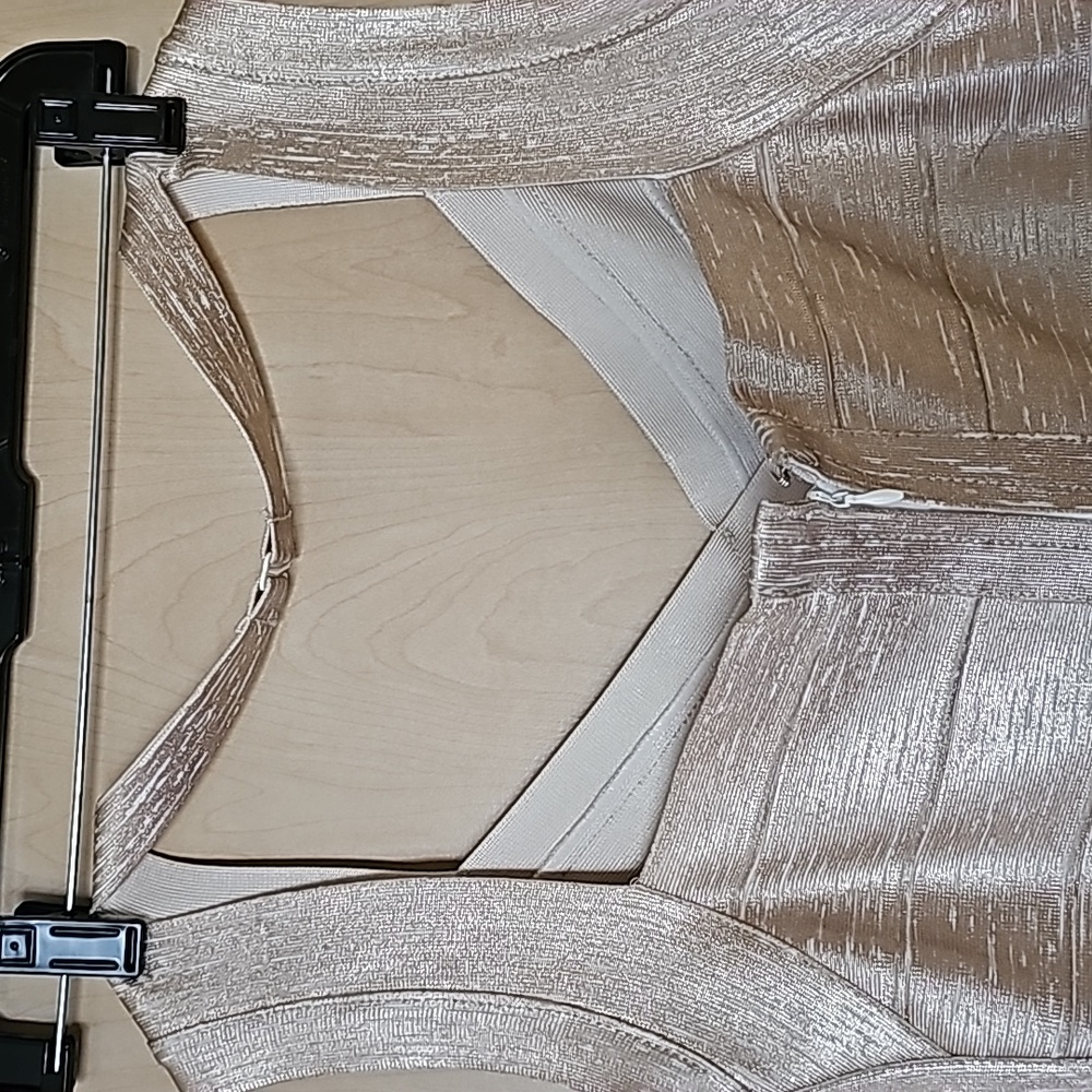 Gold elastic dress. Tag been removed. Perfect condition.